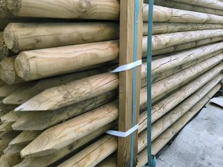 Kůly, které drží – i když přijde podzimní vichřice! 💨 Silný vítr? Podzimní déšť? Naše kůly to dají. Impregnované, odolné a...